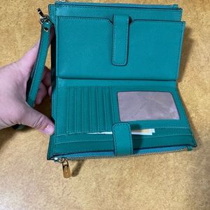 Teal Michael Kors Double Zip Wristlet. NWT
